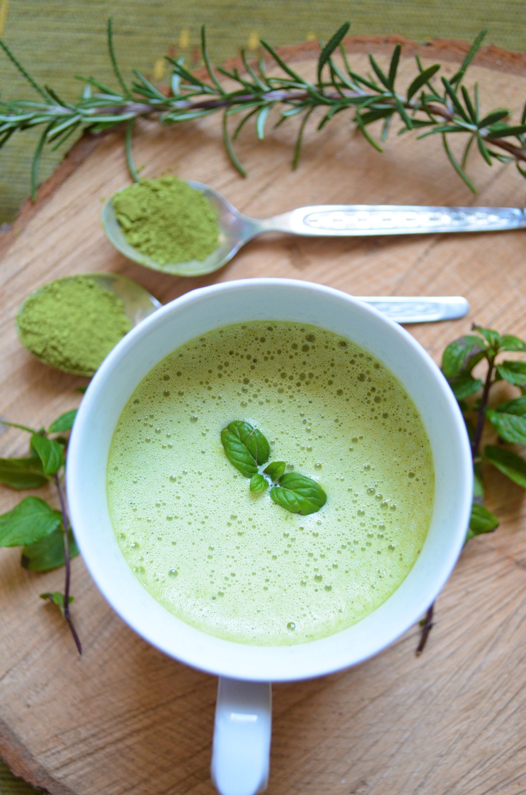 minty morning matcha latte with vanilla and coconut oil